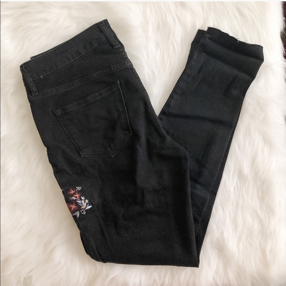[mossimo] embroidered black skinny jeans